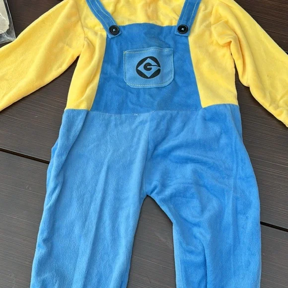 Universal Despicable Me Minion Outfit - Yellow and Blue - Picture 3 of 6